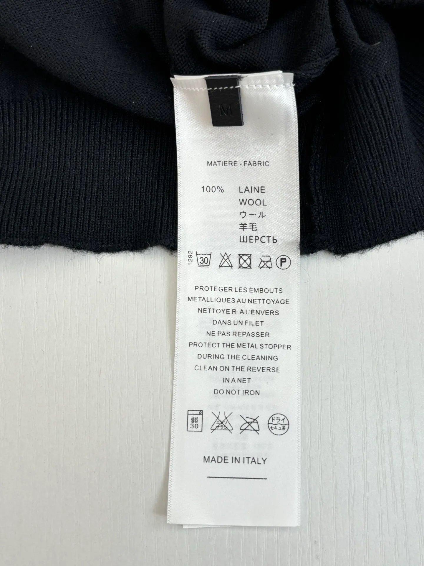 P450 Chrome Herat*/Chrome Heart FW25 cross-stitch scroll embroidered wool knitted sweater. High-quality wool and cashmere raw materials are selected and blended according to a certain proportion. Imported Behringer multi-head embroidery machine is used: it can embroider multiple identical or different patterns at the same time with high density and neat edges to ensure the accuracy and consistency of the embroidery patterns and avoid pattern dislocation or deformation.  Size：S/M/L/XL
